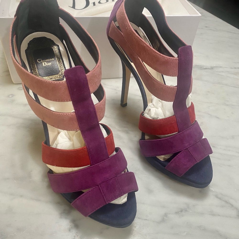 “Dior” high heel shoe